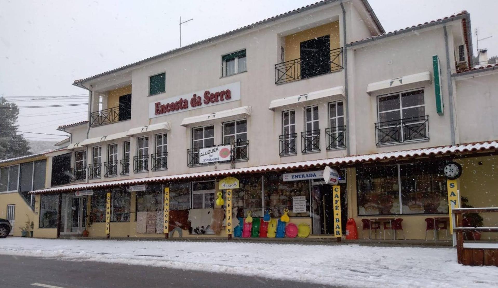 Encosta Da Serra Hotel Sabugueiro  Exterior photo